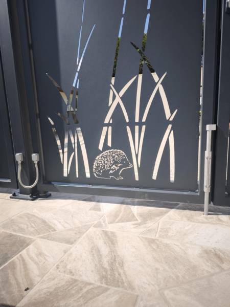 Fabrication et conception sur mesure portail acier à SAULT-BRÉNAZ 01150 proche Ambérieu-en-Bugey