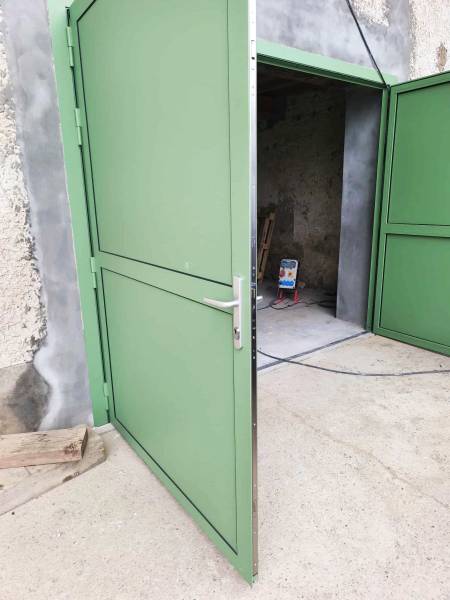 Réalisation de portes métalliques sur mesure et porte sectionnelle – Est lyonnais, Rhône (69)