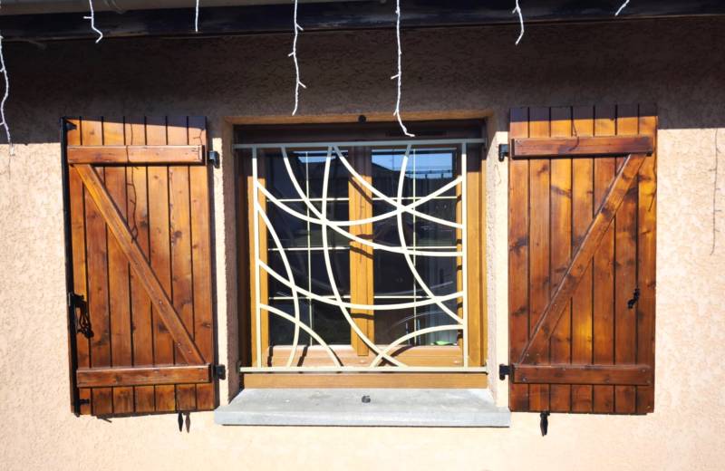 Fabrication et pose de grilles décoratives en acier découpé laser à Villieu (01800)