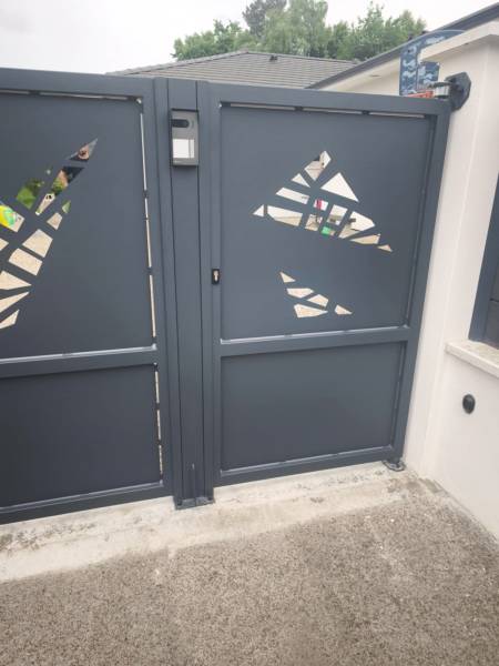 Portail sur mesure acier sur la commune de Chalamont 01320 Rhône-Alpes, Villars-Les-Dombes