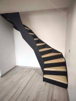 Notre zone d'activité pour ce service Fabrication sur mesure d’escalier intérieur en limon central avec marches bois adaptées à un style moderne par un artisan métallier